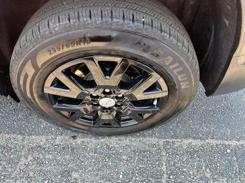 Used 2023 GMC Acadia SLT AWD/4WD image 45
