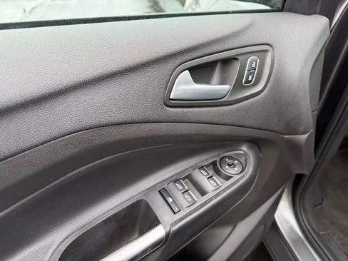 Used 2019 Ford Escape SE image 21