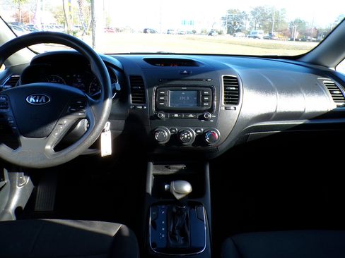 Used 2017 Kia Forte LX w/ LX Popular Package image 9