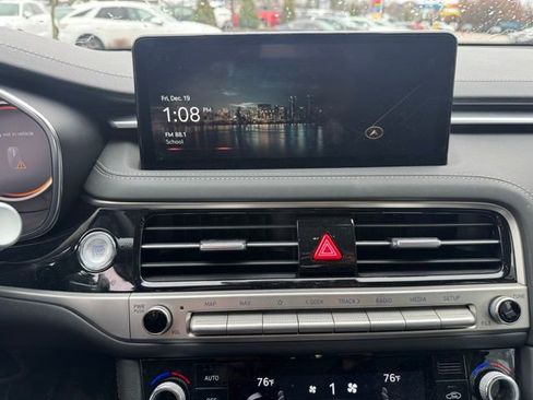 Used 2025 Genesis G70 2.5T image 28