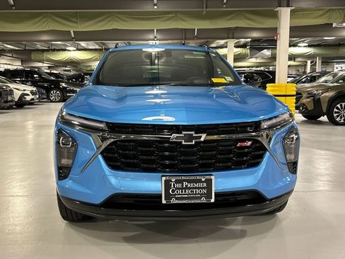 Used 2025 Chevrolet Trax RS w/ Sunroof Package FWD image 6