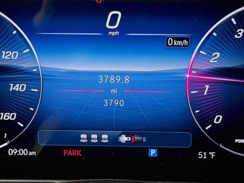 Used 2025 Mercedes-Benz GLC 300 4MATIC image 12