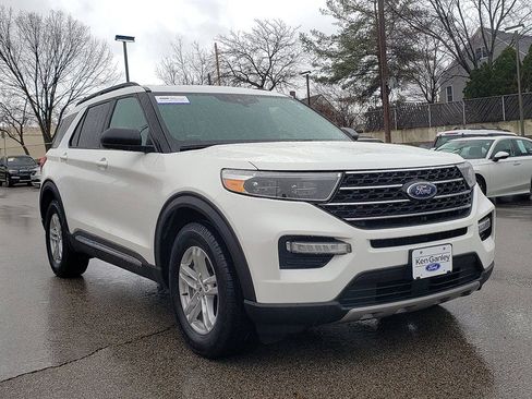 Certified 2022 Ford Explorer XLT w/ Equipment Group 202A image 3