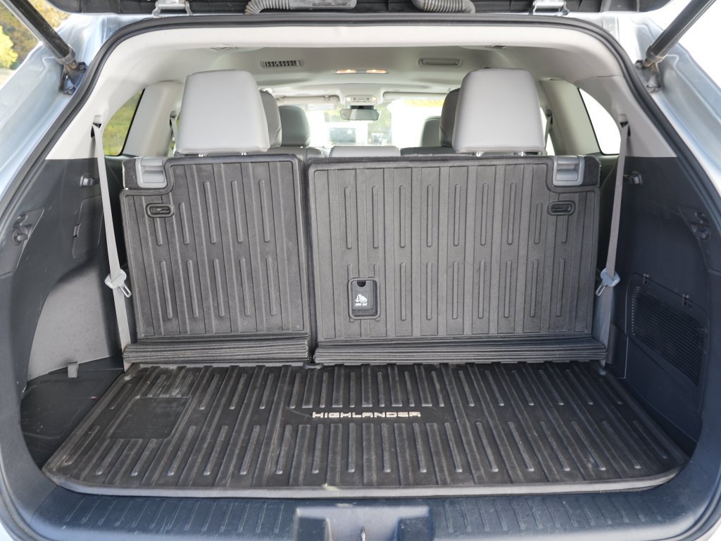 Used 2023 Toyota Highlander XLE AWD/4WD image 28