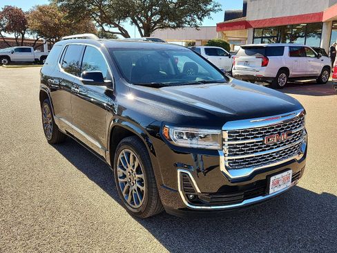 Used 2023 GMC Acadia Denali w/ Black Diamond Edition image 6