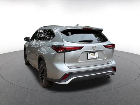 Used 2024 Toyota Highlander XSE image 5