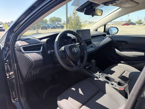Used 2025 Toyota Corolla LE FWD image 11