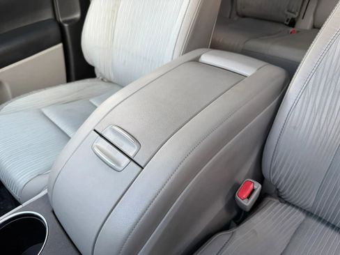 Used 2015 Toyota Highlander Plus FWD image 31