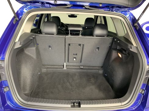 Used 2023 Volkswagen Taos SE w/ Panoramic Sunroof Package FWD image 34