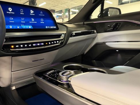 Used 2024 Cadillac Lyriq Luxury RWD image 39