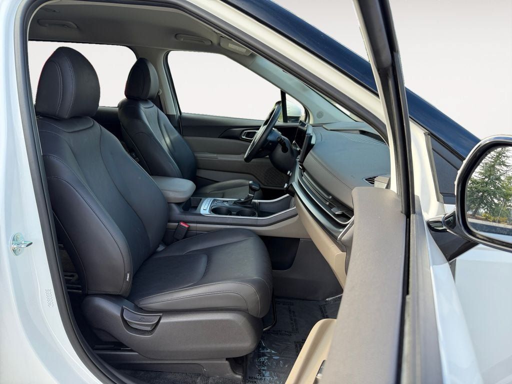Used 2026 Kia Carnival FWD image 24