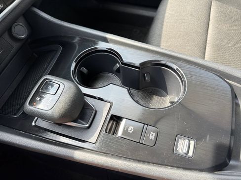 Used 2024 Nissan Rogue SV FWD image 38