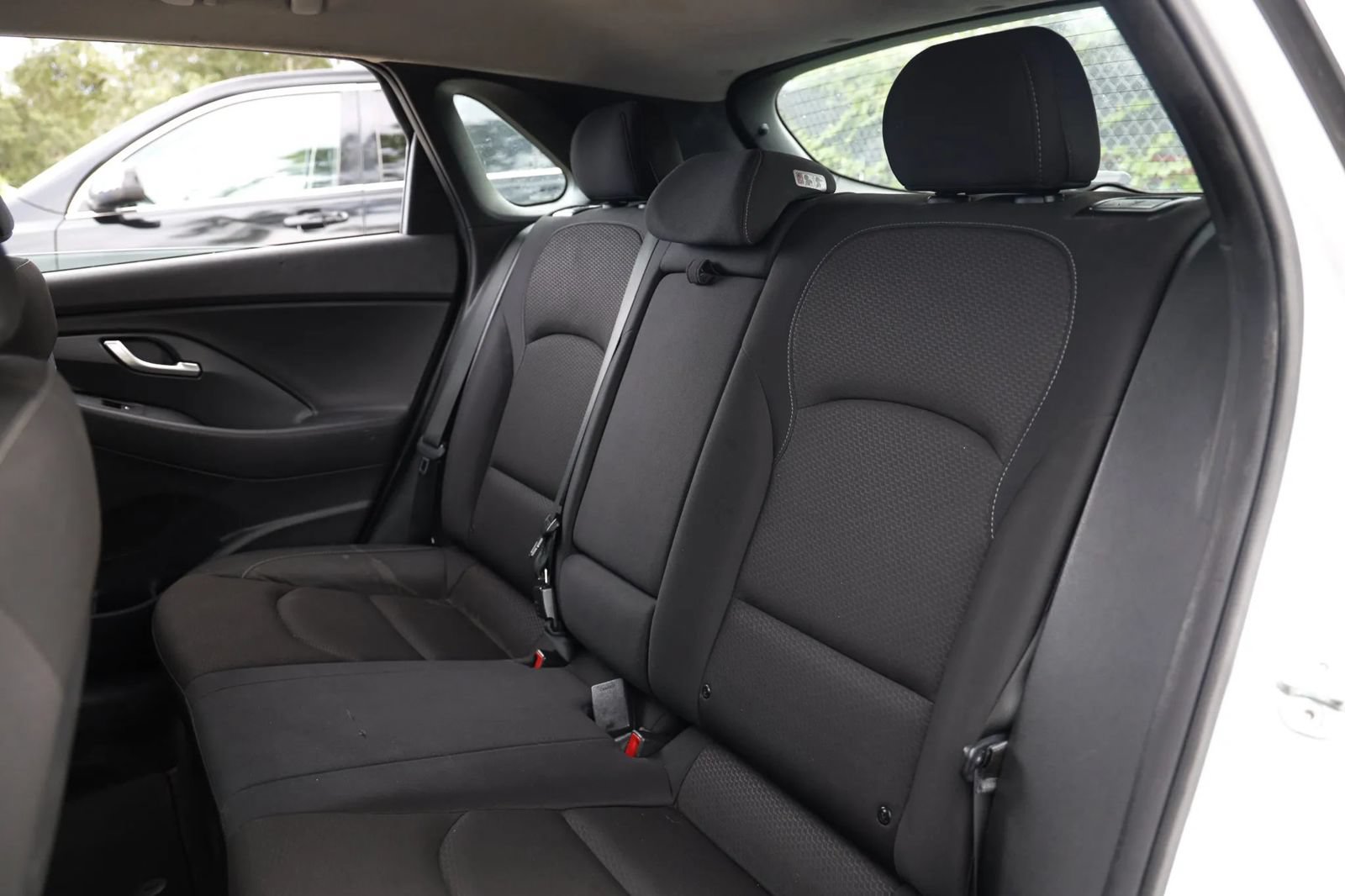 Used 2018 Hyundai Elantra GT FWD image 19