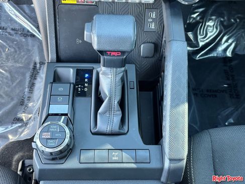 Certified 2025 Toyota 4Runner TRD Off-Road AWD/4WD image 31