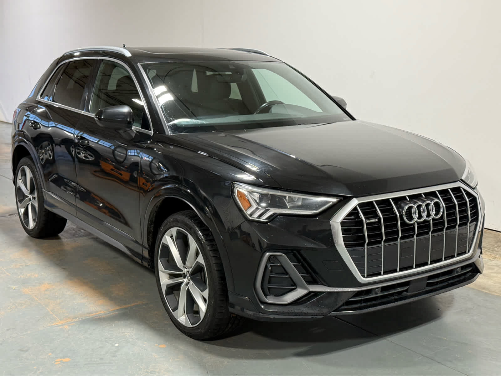 Used 2020 Audi Q3 2.0T Premium Plus w/ Premium Plus Package AWD/4WD image 5