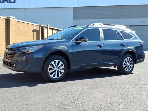 Certified 2025 Subaru Outback Premium w/ Popular Package #1A image 3