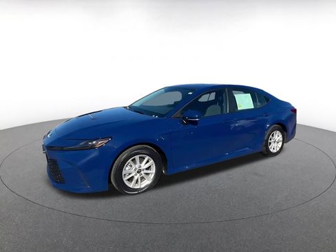 Used 2025 Toyota Camry LE image 8