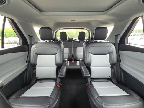 Used 2023 Ford Explorer XLT w/ Equipment Group 202A RWD image 20