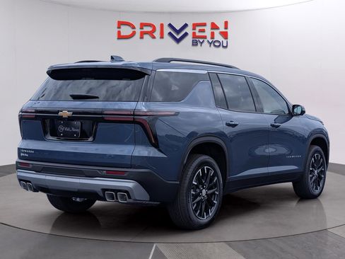 New 2026 Chevrolet Traverse LT w/ Sun and Wheel Package FWD image 5