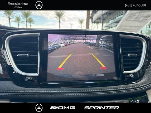 Used 2023 Chrysler Pacifica Limited FWD image 20