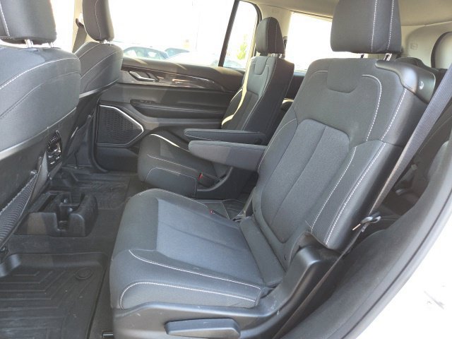 Used 2022 Jeep Grand Cherokee L Laredo w/ Luxury Tech Group I AWD/4WD image 12