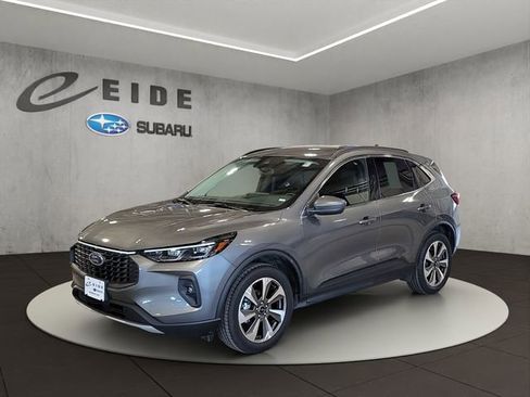 Used 2025 Ford Escape Platinum AWD/4WD image 2