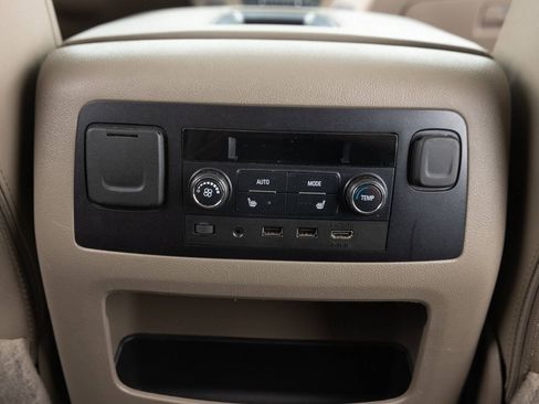 Used 2018 GMC Yukon XL SLT w/ Premium Edition AWD/4WD image 33