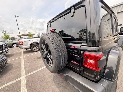 Used 2024 Jeep Wrangler Unlimited Sahara AWD/4WD image 8