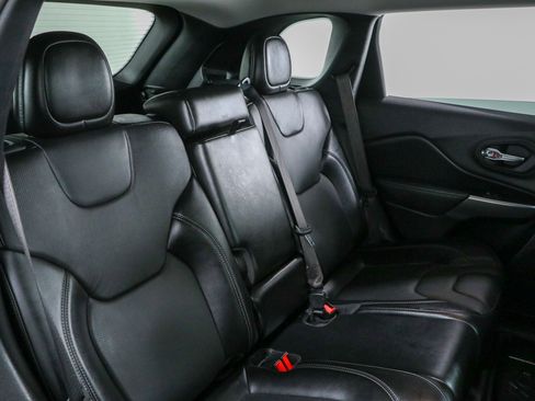 Used 2021 Jeep Cherokee Latitude Lux w/ Comfort/Convenience Group AWD/4WD image 28