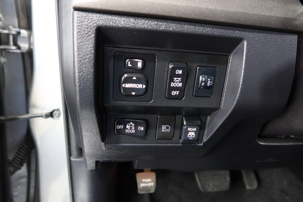 Used 2021 Toyota Tundra SR5 w/ SR5 Upgrade Package AWD/4WD image 25