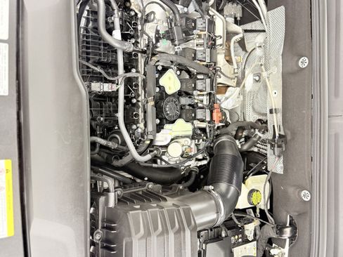 Used 2025 Volkswagen Atlas SE w/ Black Wheel Package image 28