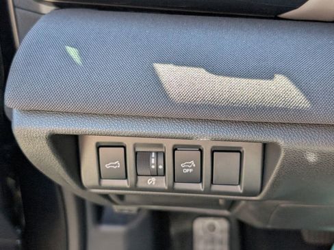 Used 2025 Subaru Outback Premium image 29