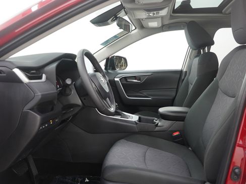 Used 2025 Toyota RAV4 XLE w/ Convenience Package image 19