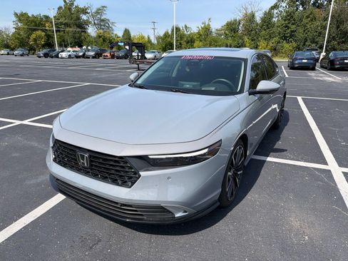 Used 2024 Honda Accord Touring image 2