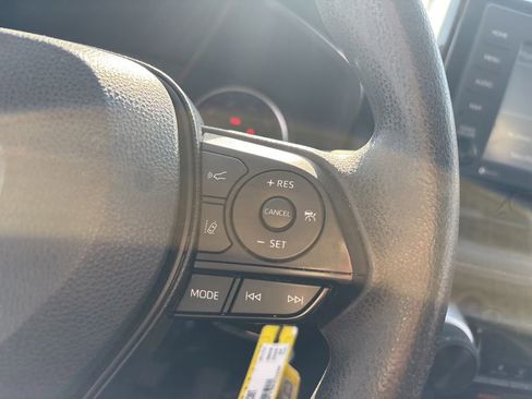 Used 2022 Toyota RAV4 LE w/ Carpet Mat Package (TMS) AWD/4WD image 16