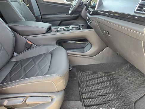 New 2026 Volkswagen Atlas Cross Sport SE image 12