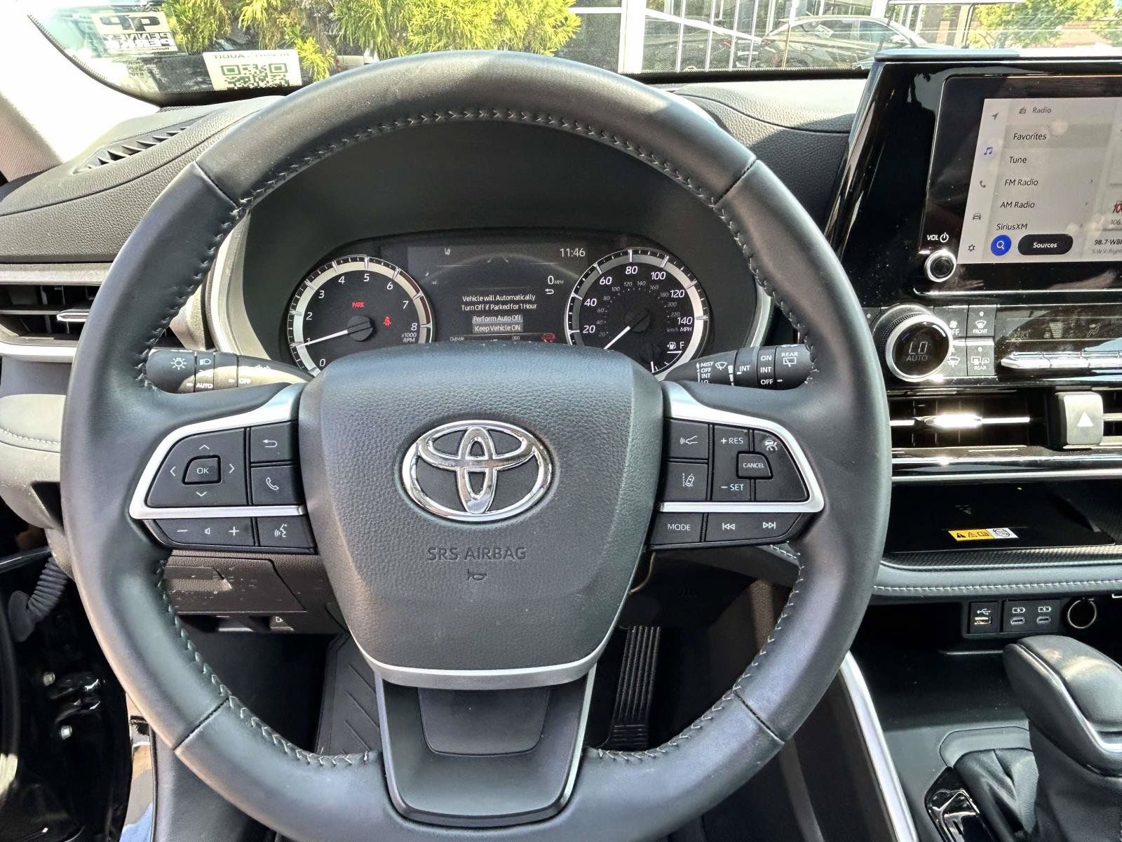 Used 2024 Toyota Highlander XLE FWD image 22