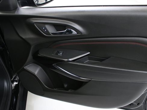 Certified 2024 Chevrolet Trax RS w/ Sunroof Package FWD image 33