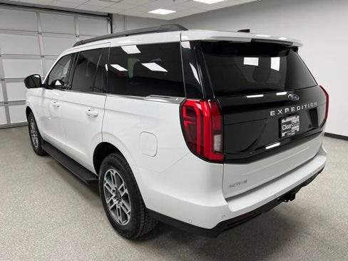 Used 2025 Ford Expedition Active AWD/4WD image 8