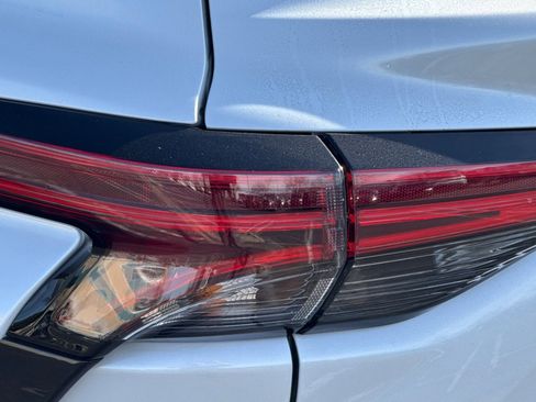 Used 2025 Toyota Sienna Limited image 46