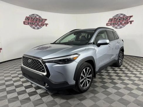 Used 2024 Toyota Corolla Cross XLE w/ Convenience Package AWD/4WD image 3