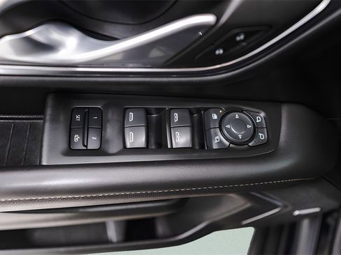 Used 2022 GMC Yukon XL SLT w/ SLT Luxury Package image 24