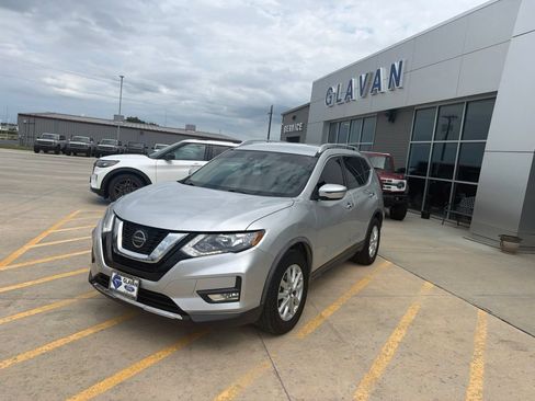 Used 2019 Nissan Rogue SV AWD/4WD image 3
