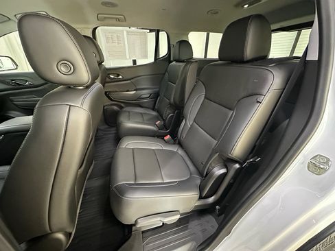 Used 2023 GMC Acadia SLT w/ Preferred Package image 26