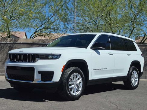 Used 2025 Jeep Grand Cherokee L Laredo w/ Trailer Tow Package AWD/4WD image 4
