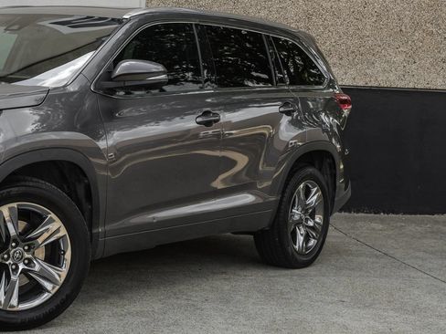 Used 2017 Toyota Highlander Limited Platinum FWD image 5