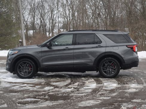 Used 2025 Ford Explorer ST image 24