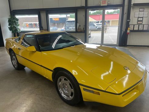 Used 1988 Chevrolet Corvette Coupe RWD image 17