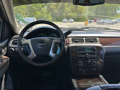 Used 2013 GMC Sierra 2500 Denali w/ Suspension Package, Off-Road AWD/4WD image 13