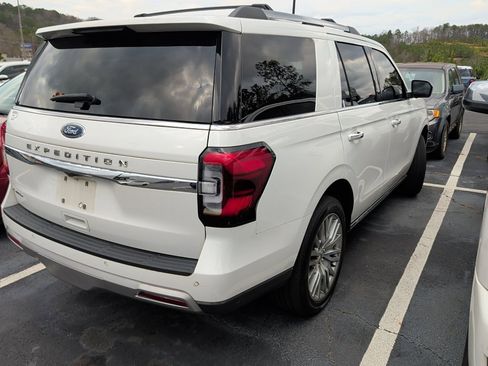 Used 2022 Ford Expedition Limited image 3